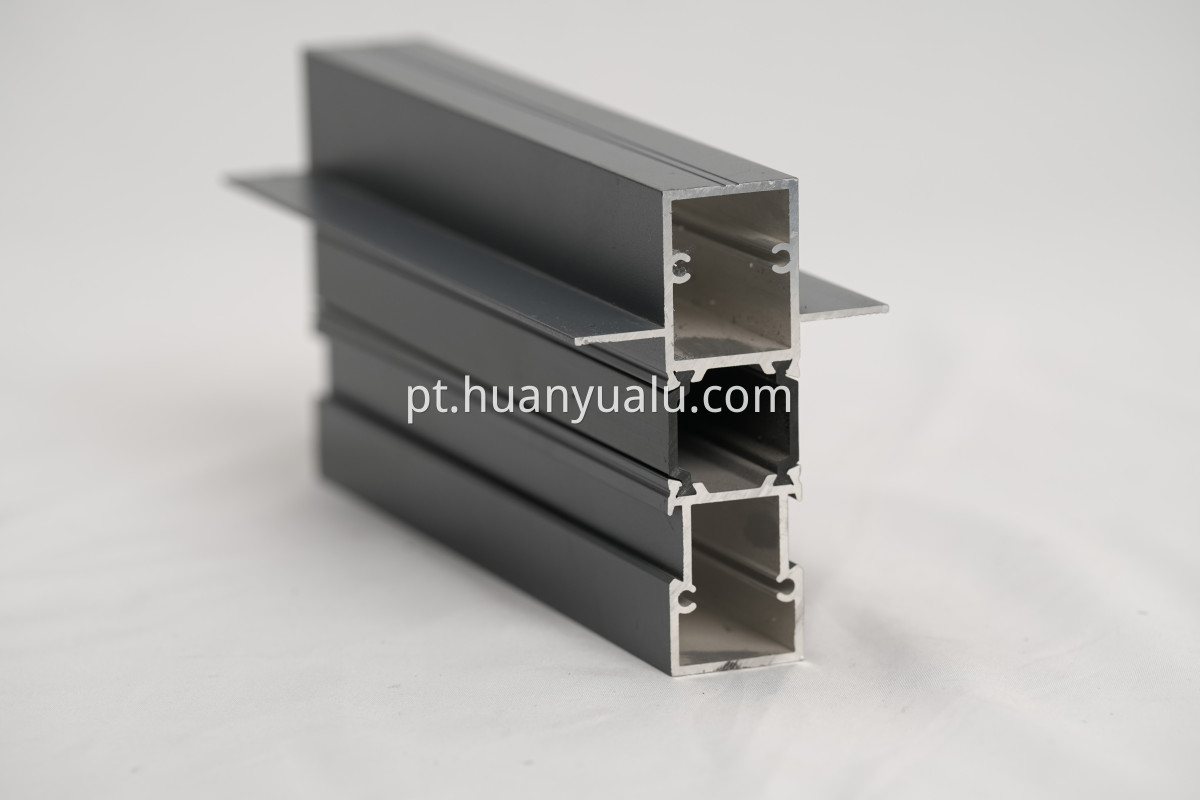 Perfis de isolamento térmico Thermal insulation profiles